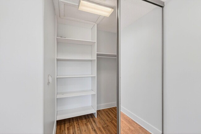 Building Photo - 7848 Travelers Tree Dr