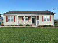Building Photo - Very Well Maintained Home