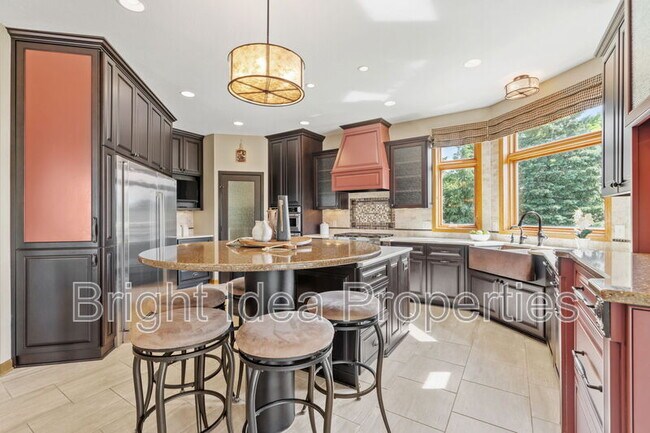 Building Photo - 6210 Deerwood Cir N