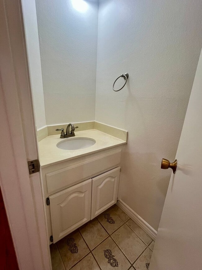 Building Photo - Stunning, spacious and large Milpitas cond...