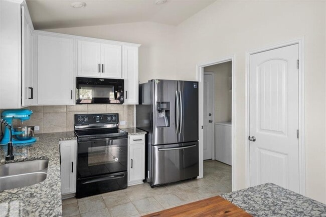 Building Photo - 572 Evening Star