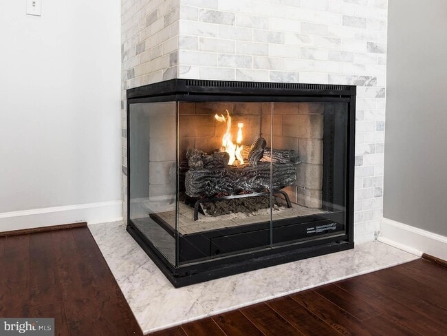 Building Photo - 947 Harrison Cir