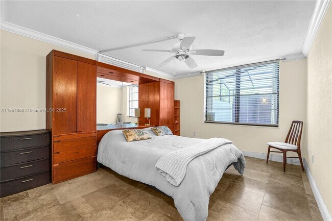 Building Photo - 10825 SW 112th Ave