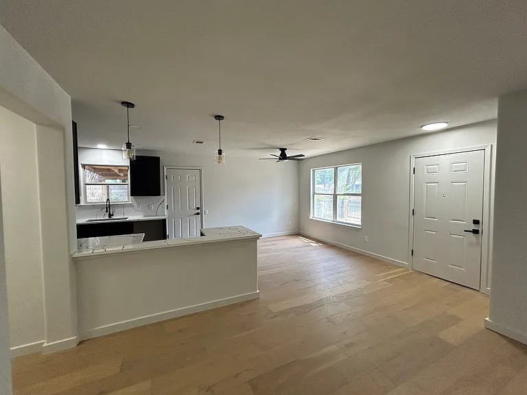 Building Photo - 2410 Santa Rita St