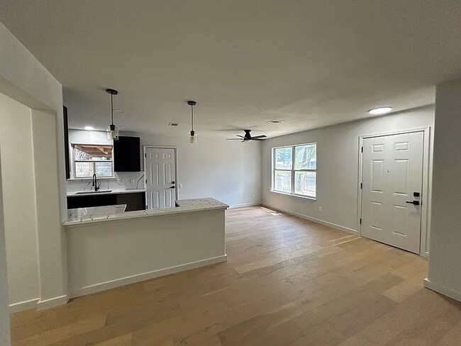 Building Photo - 2410 Santa Rita St