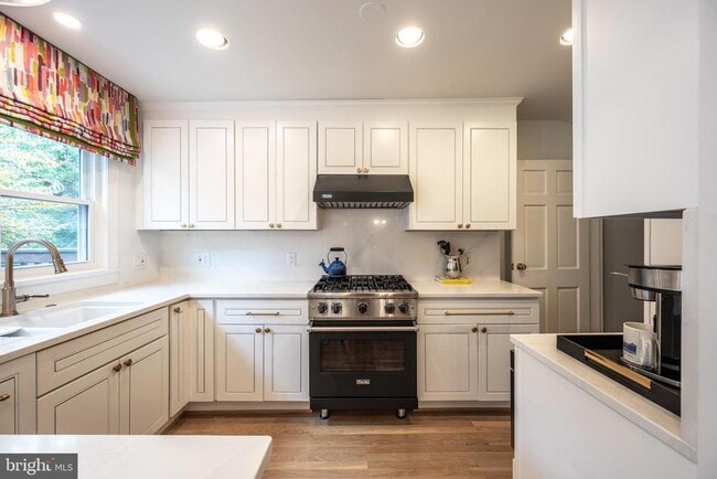 Building Photo - 822 S Royal St