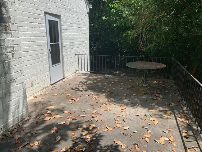 Building Photo - Renovated Emory Grove Home - Ready to Rent
