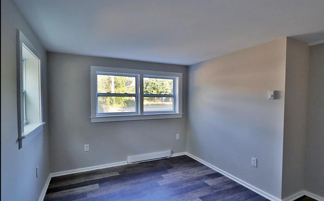 Downstairs Bedroom 1 - 137 Holly Cresent Dr