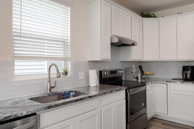 Building Photo - 6724 Cat Singer Cir