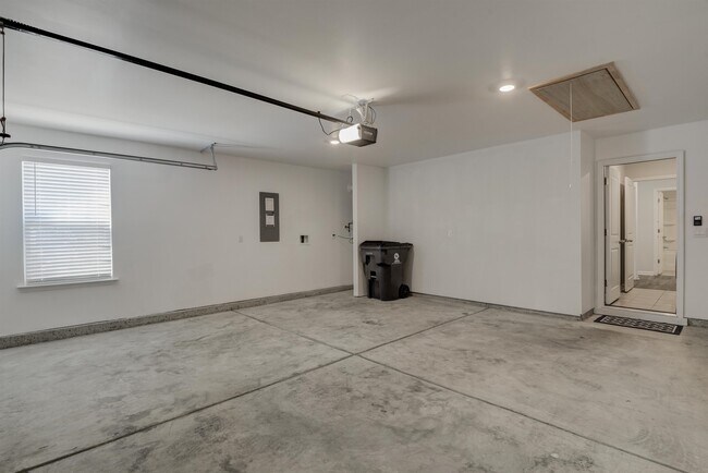 Building Photo - 375 Logan St