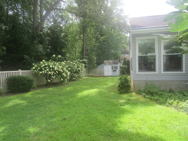 Building Photo - 23041 Holly Ct