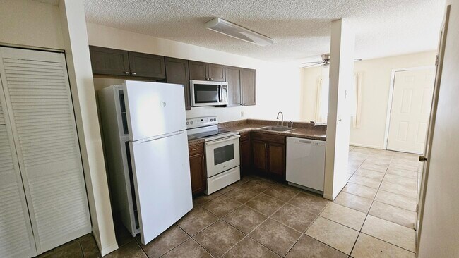 Building Photo - 1050 N Fiske Blvd