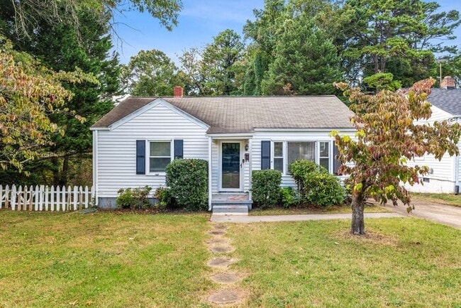 Primary Photo - Updated Home- Near State Street! LR, DR, J...
