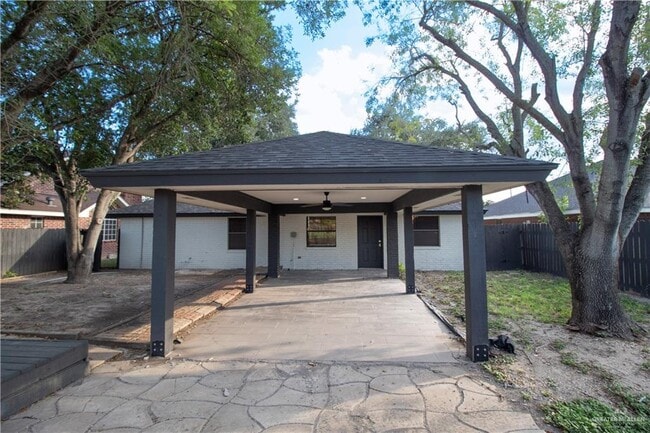 Building Photo - 22 Gloria Ann Dr
