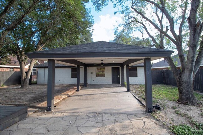 Building Photo - 26 Gloria Ann Dr