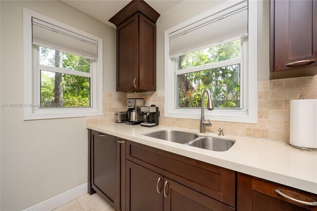 Building Photo - 2855 SW 17th Ave