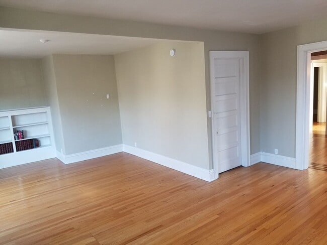 Building Photo - 3272 N Hackett Ave