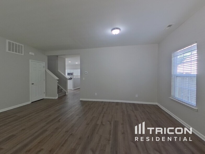 Building Photo - 11035 Elven Dr