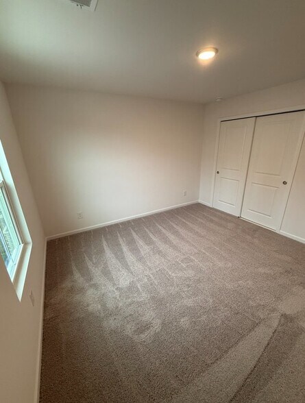 Building Photo - 482 Jet Strm Dr