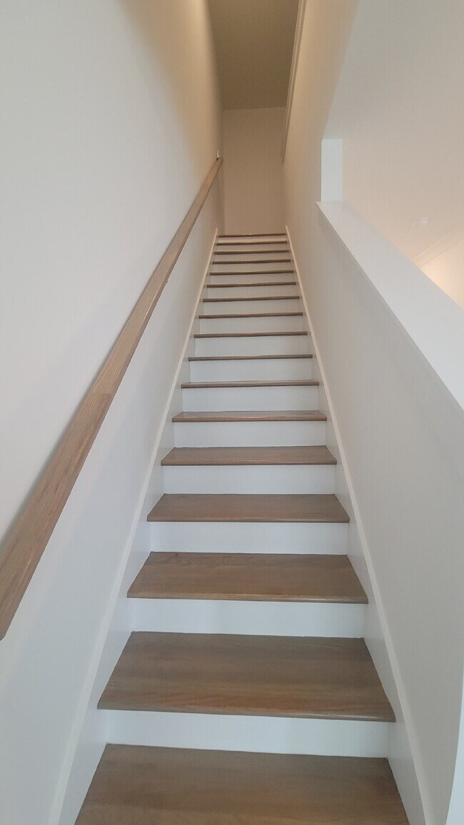 Building Photo - 7580 Discovery Pt Dr NW