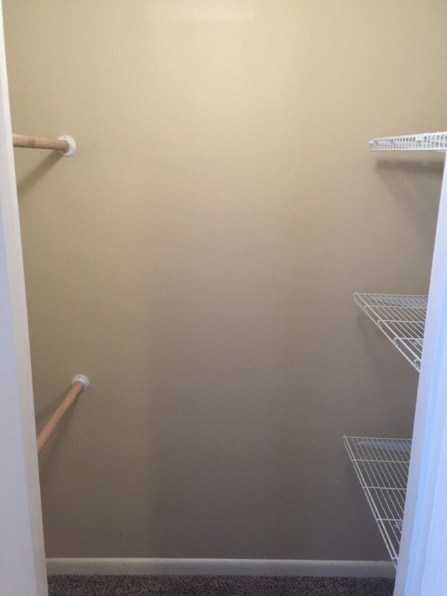 Building Photo - 2 Bedroom 1.5 Bath Duplex near Dan Mills i...