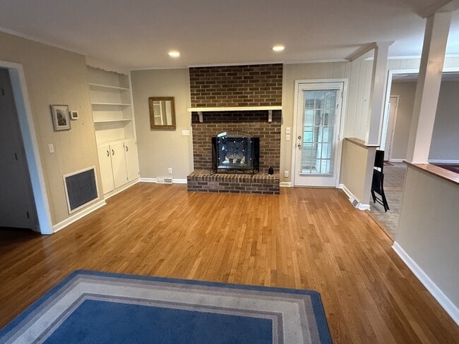 Building Photo - 412 Winwood Dr