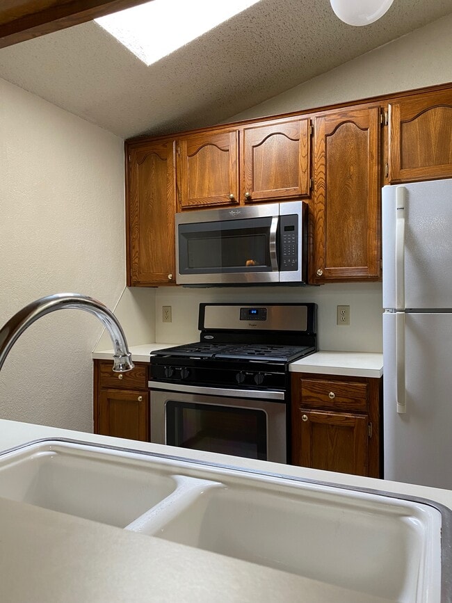 Building Photo - 2122 Meench Dr