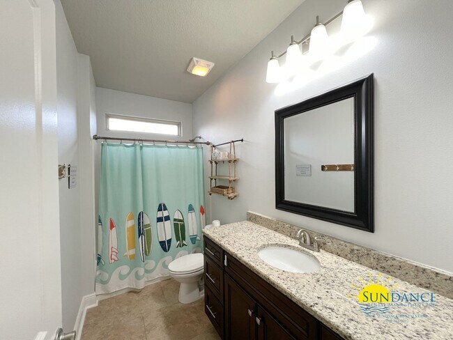 Building Photo - Stunning 4-Bedroom Home in Navarre, Just 3-Miles to Navarre Beach!