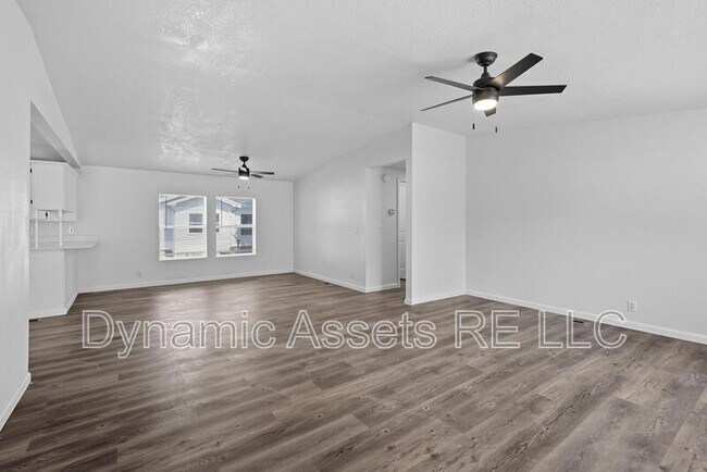 Building Photo - 405 Falletti St