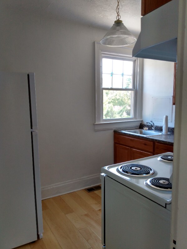 Building Photo - 1632 Virginia St E