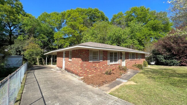 Building Photo - 3-Bedroom with so much to offer !