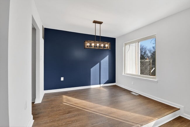 Building Photo - 4 Bed 3.5 Bath in Gaithersburg