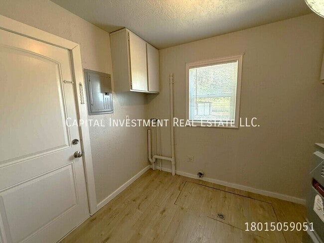 Building Photo - 1449 W 400 S