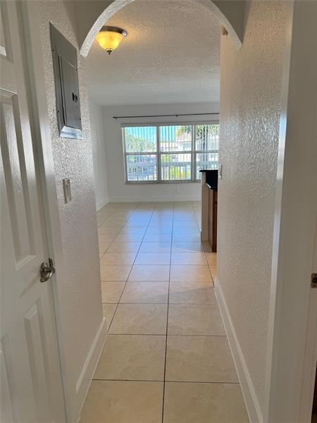 Building Photo - 2120 NE 42nd Ct