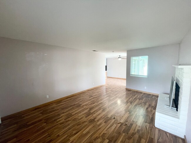 Building Photo - Adorable completely remodeled home near UC...