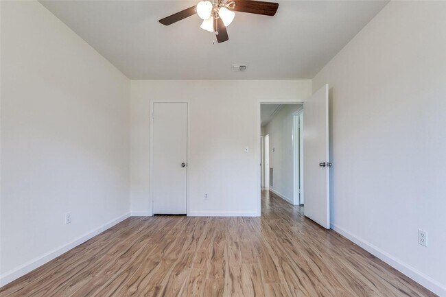 Building Photo - Spring Branch Stunner – Light, Bright & Ju...