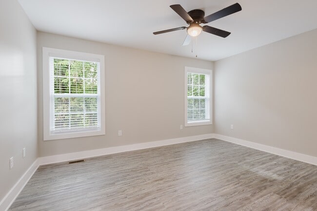 Building Photo - 303 E St