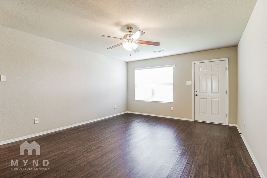 Building Photo - 934 Pinehurst Loop