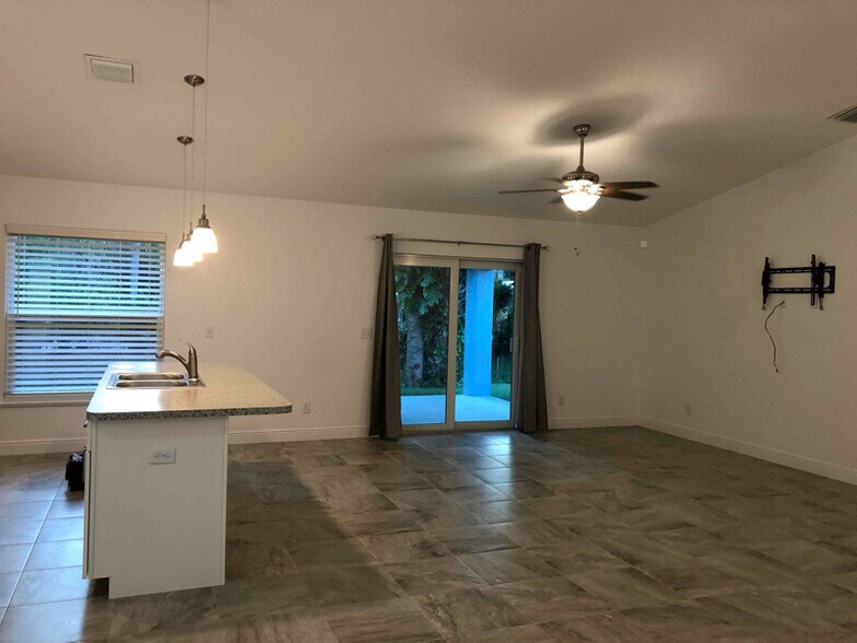 Building Photo - 926 24th Ave