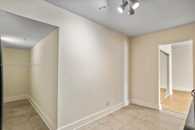 Building Photo - 3000 S Ocean Dr