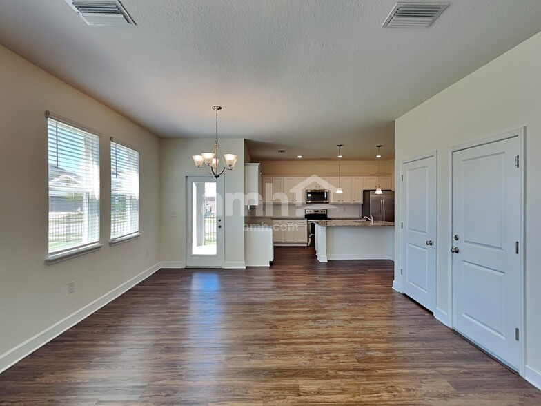 Building Photo - 528 Pine Terrace Dr