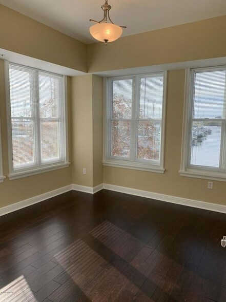 Building Photo - 101 Sky Sail Blvd