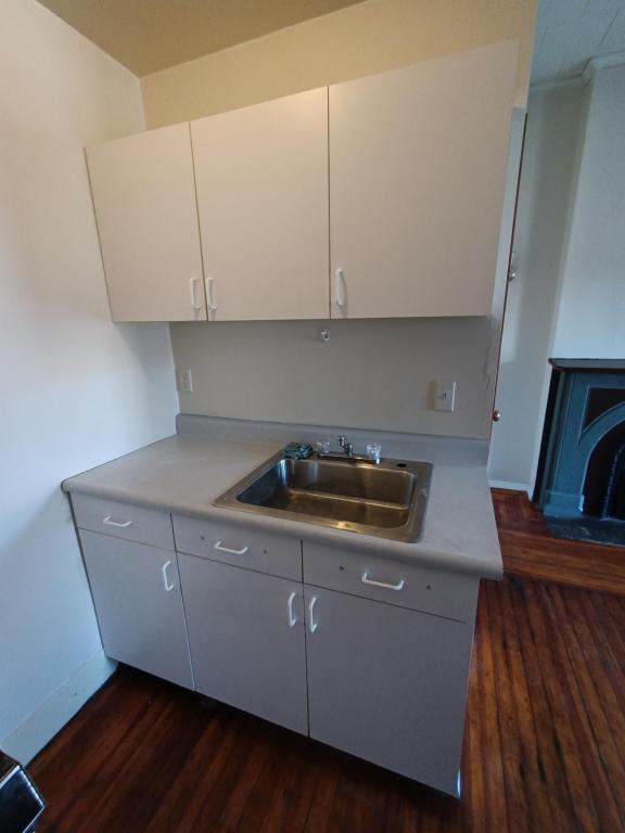 Building Photo - 124 Division St