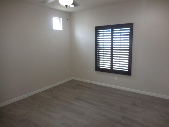 Building Photo - 213 Epsom Dr