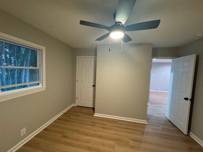 Building Photo - 4 Bed, 2.5 Bath with Park Access in the perfect location in Nicholasville! Stainless Steel Applia...