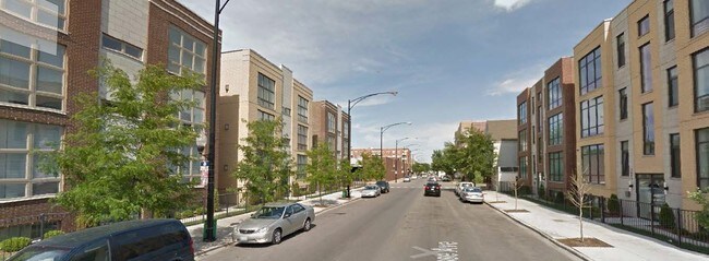 Primary Photo - 3637-3647 W Montrose Ave