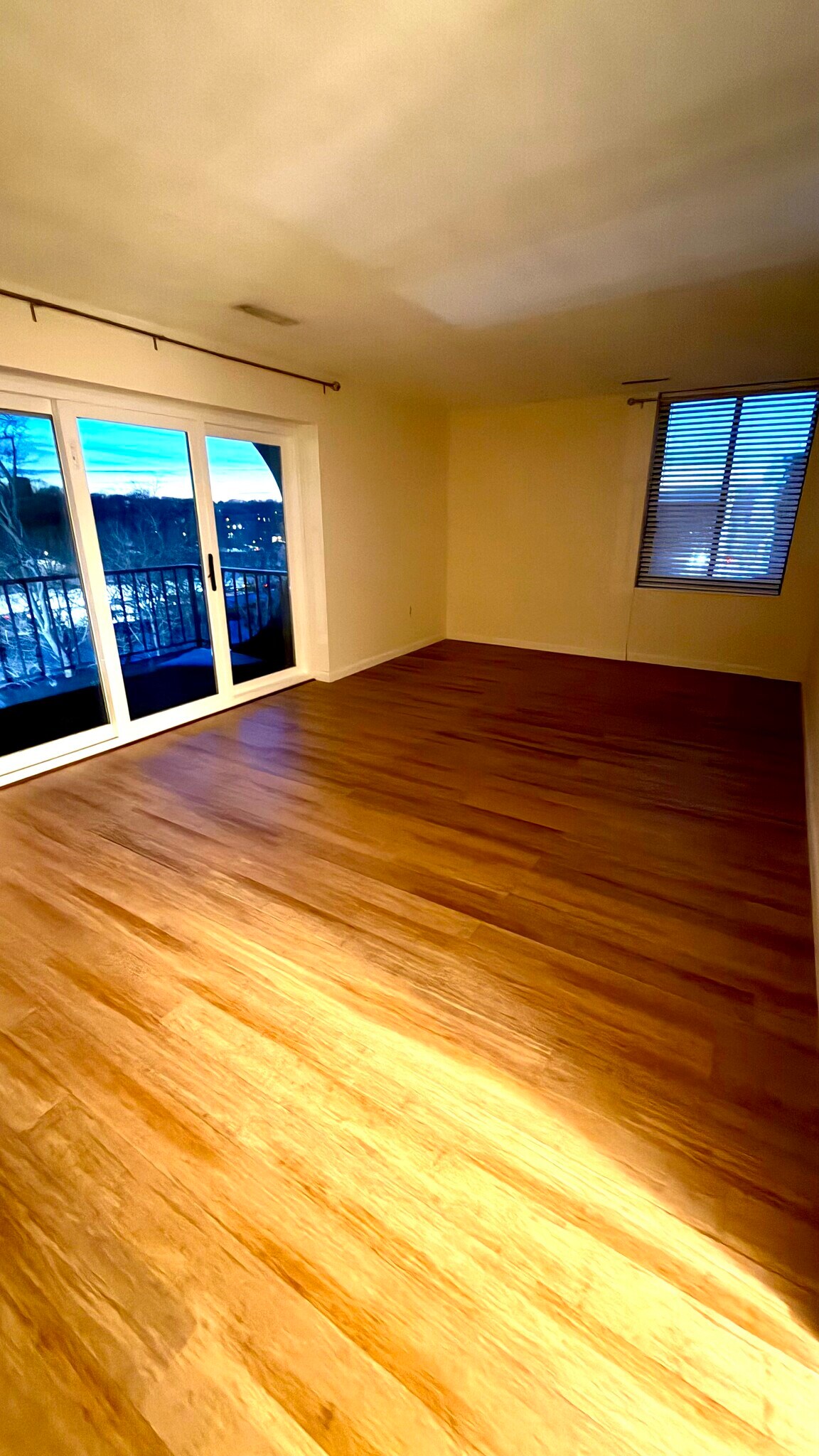 Building Photo - 1004 Paradise Rd