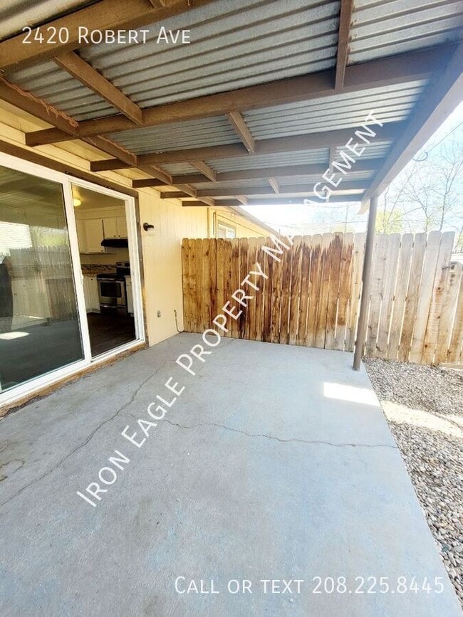 Building Photo - 2420 Robert Ave