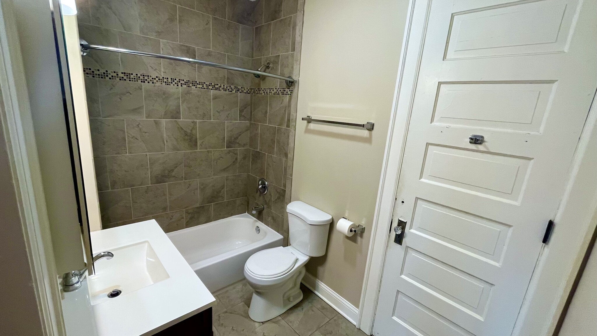 Bathroom - 2512 N Humboldt Blvd