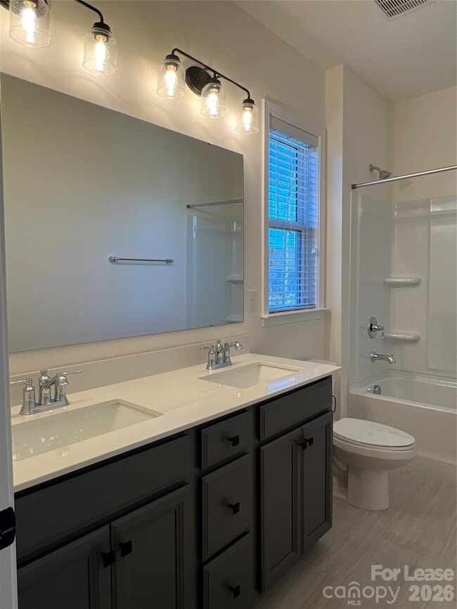 Building Photo - 5016 Britannia Blvd